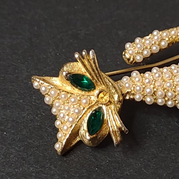 Gold Tone Faux Pearl Cat Brooch With Green Eyes - Picture 12 of 15